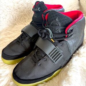 RARE Nike Air Yeezy 2012 Men’s Kaye West Sneakers Tennis Shoes Size 9.5 With Box